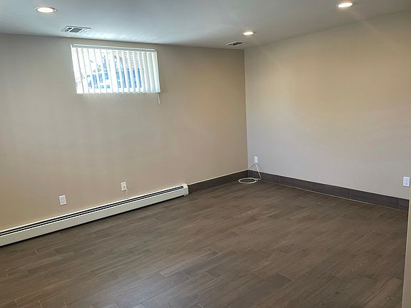 3rd image of 28 Cabot Pl #1