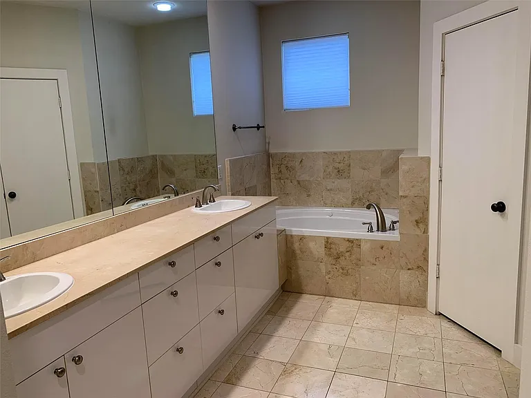 2437 South Blvd #11 — Photo 11