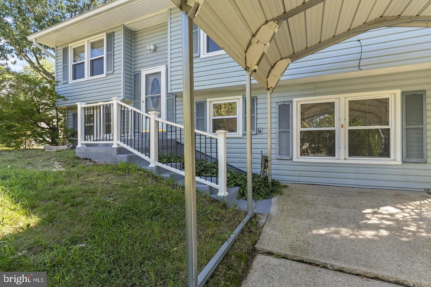 7 bed, 2.5 bath, 2852 sqft, $3,000 — Photo 2
