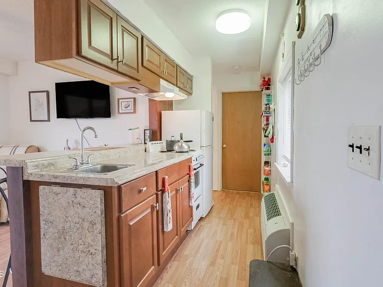 100 Ocean Ave #20A — Photo 3