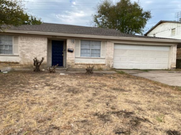 3rd image of 328 Hallmark Dr W