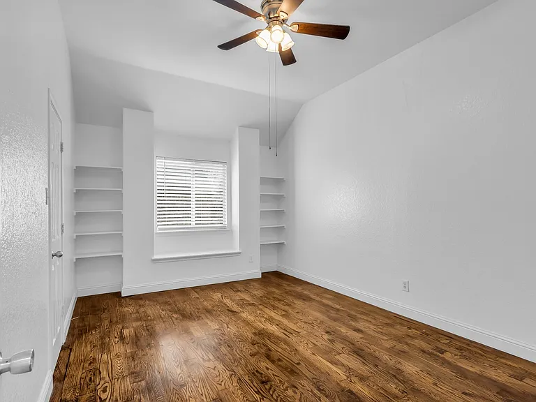 3010 Lena Dr — Photo 41
