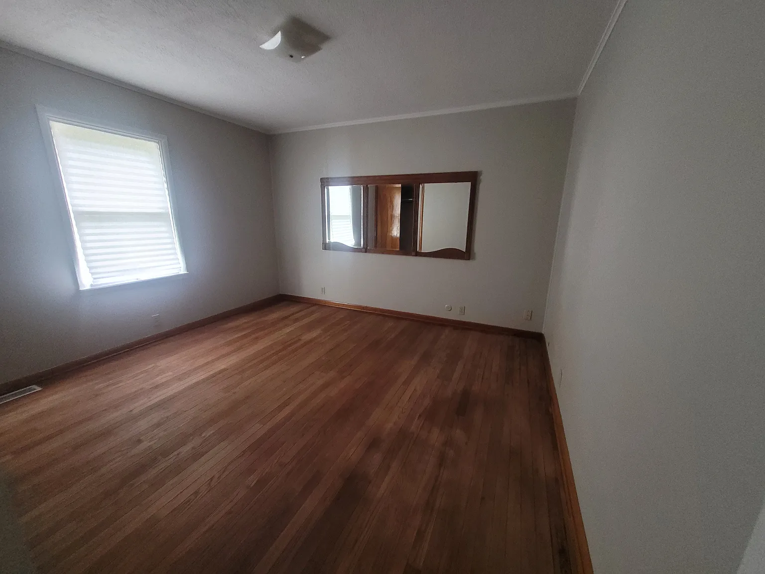 3 bed, 1.5 bath, 1420 sqft, $2,200 — Photo 3