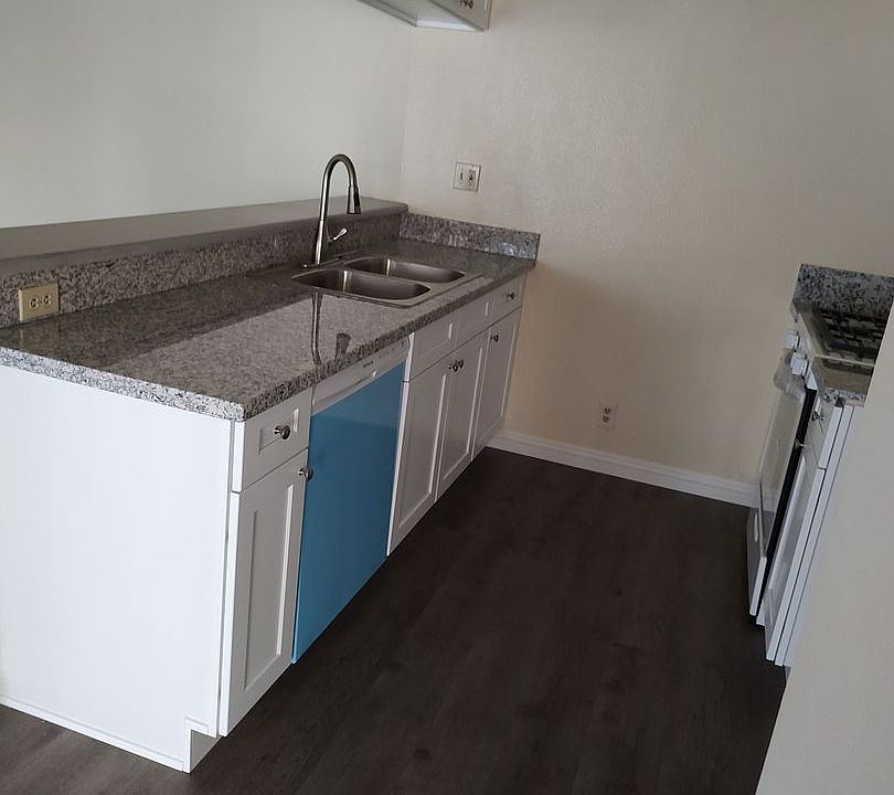 1st image of 1701 Talmadge St #207