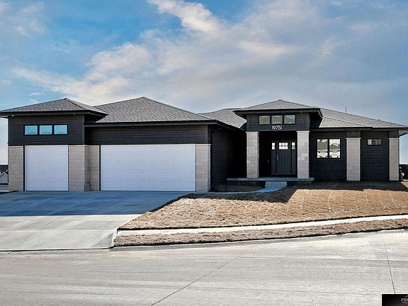 3rd image of 19751 Greenleaf Cir