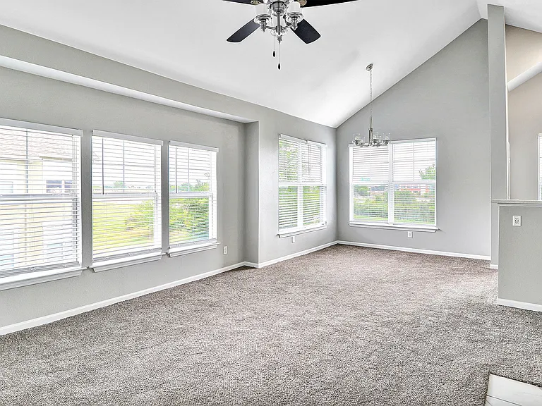 The Vintage at Zona Rosa Apartment Homes — Photo 21