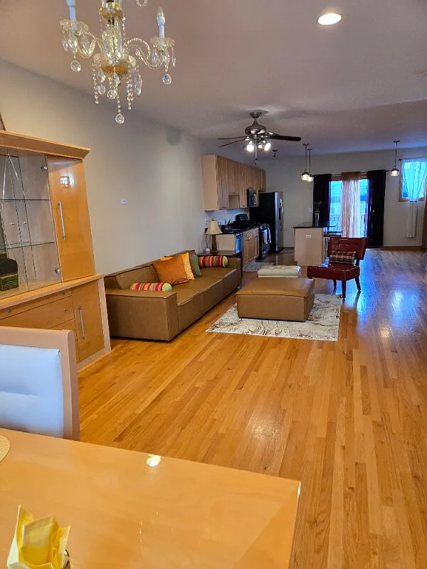 3 bed, 3.5 bath, 2900 sqft, $4,175 — Photo 1