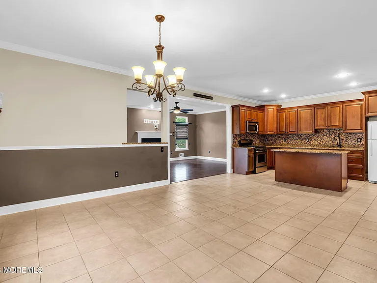 12 Sanford St — Photo 8