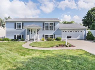 902 Pontiac Trl, Tecumseh, MI 49286