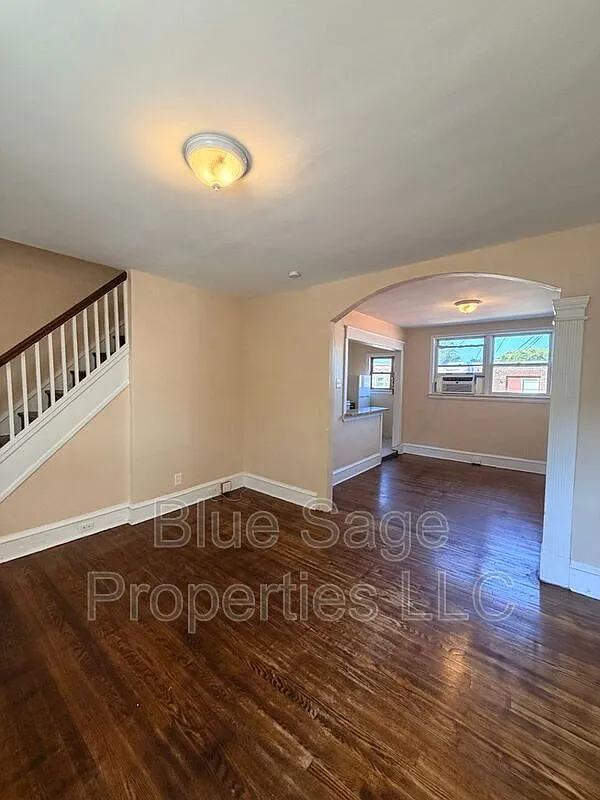 2 bed, 1.0 bath, 818 sqft, $1,395 — Photo 3