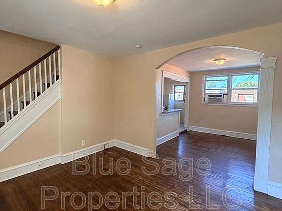 3rd image of 620 Copley Rd