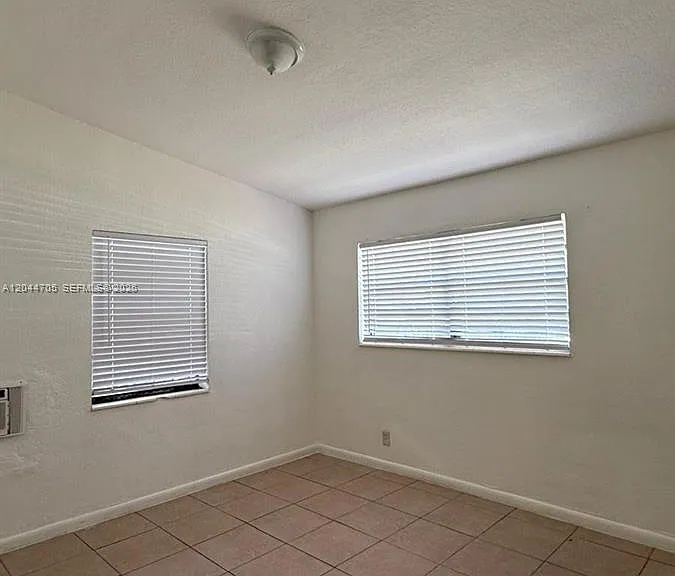 1525 NW 18th Ct — Photo 9