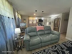 3 bed, 1.0 bath, 851 sqft, $1,600 — Photo 2