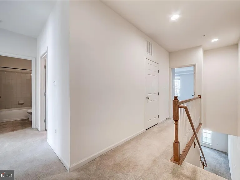2513 Eastbourne Dr — Photo 16