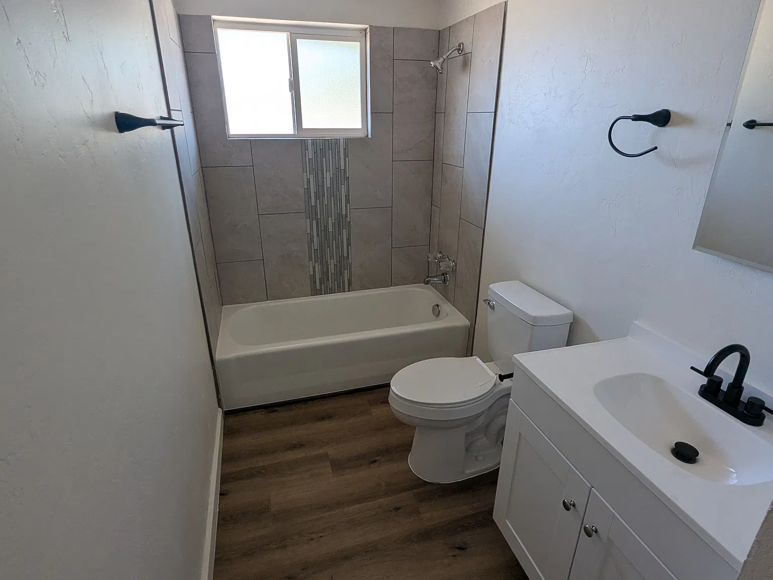 3 bed, 1215 sqft, $1,725 — Photo 3