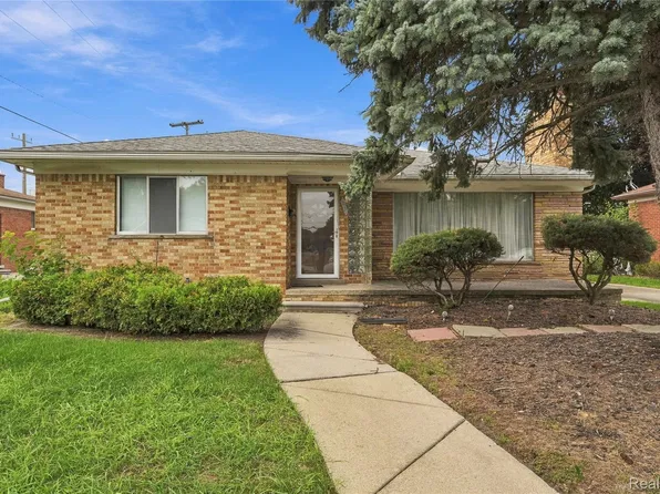 22001 Beverly Ave, Oak Park, MI 48237