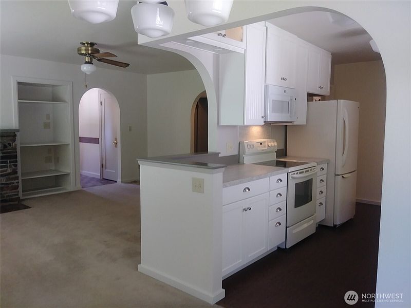 4th image of 1302 33rd Avenue NE