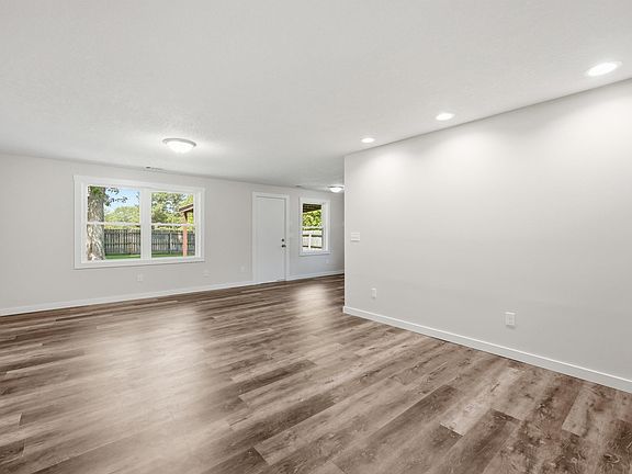 5th image of 15115 Hedgebrook Dr
