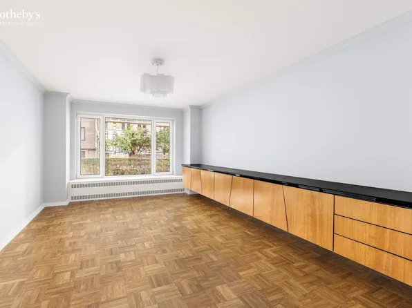 1050 5th Avenue image 6 of 12