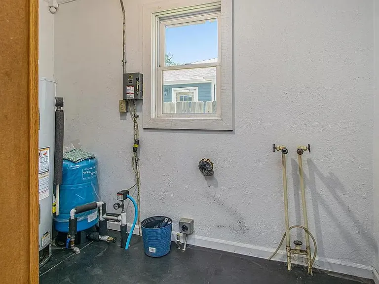 55680 Brink Ave — Photo 12