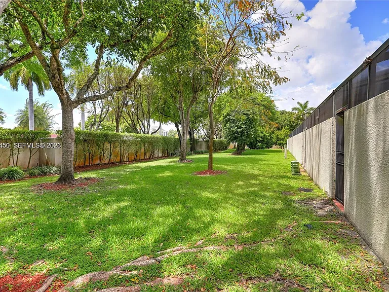 8124 SW 87th Ter — Photo 38
