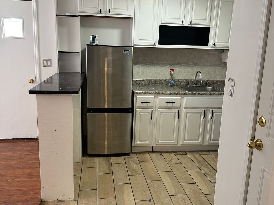 1st image of 387 Odell Ave #1