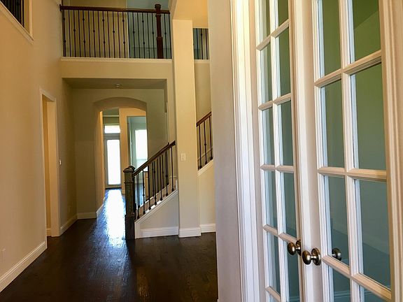 3rd image of 2412 Balmoral Dr