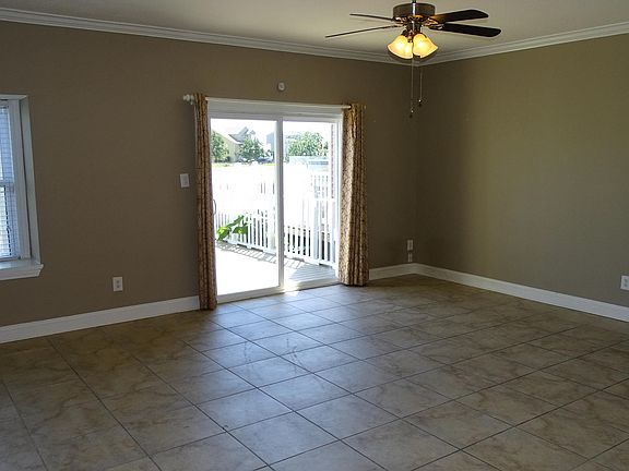 5th image of 1058 Lionsgate Ln