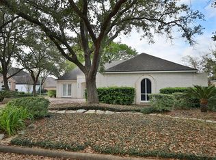 5718 Champions Glen Dr, Houston, TX 77069