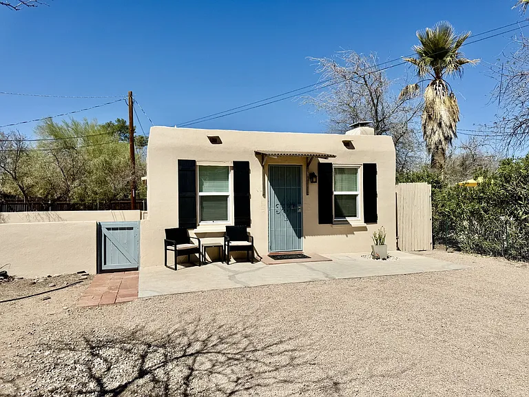 2805 E Lee St — Photo 1