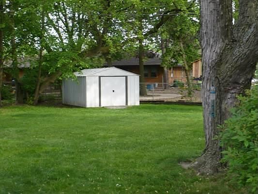 5th image of 4057 Louise St