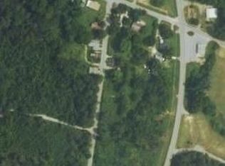 832 Gray St, Newberry, SC 29108