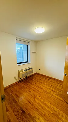 Sold by R New York | media 2