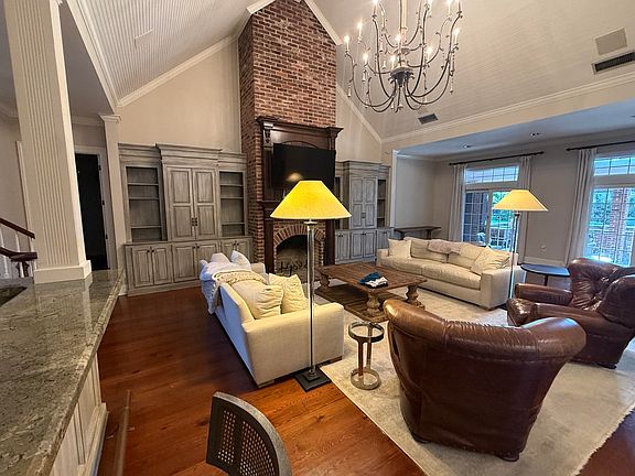 5th image of 303 Cedar Tree Dr