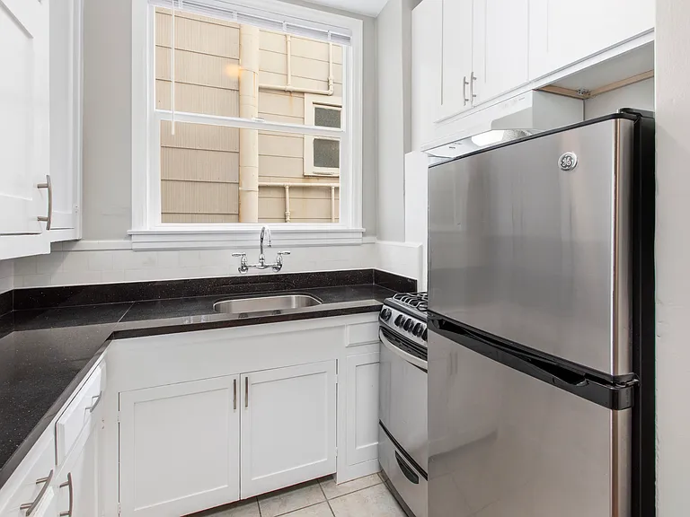 1595 Greenwich St #27 — Photo 7