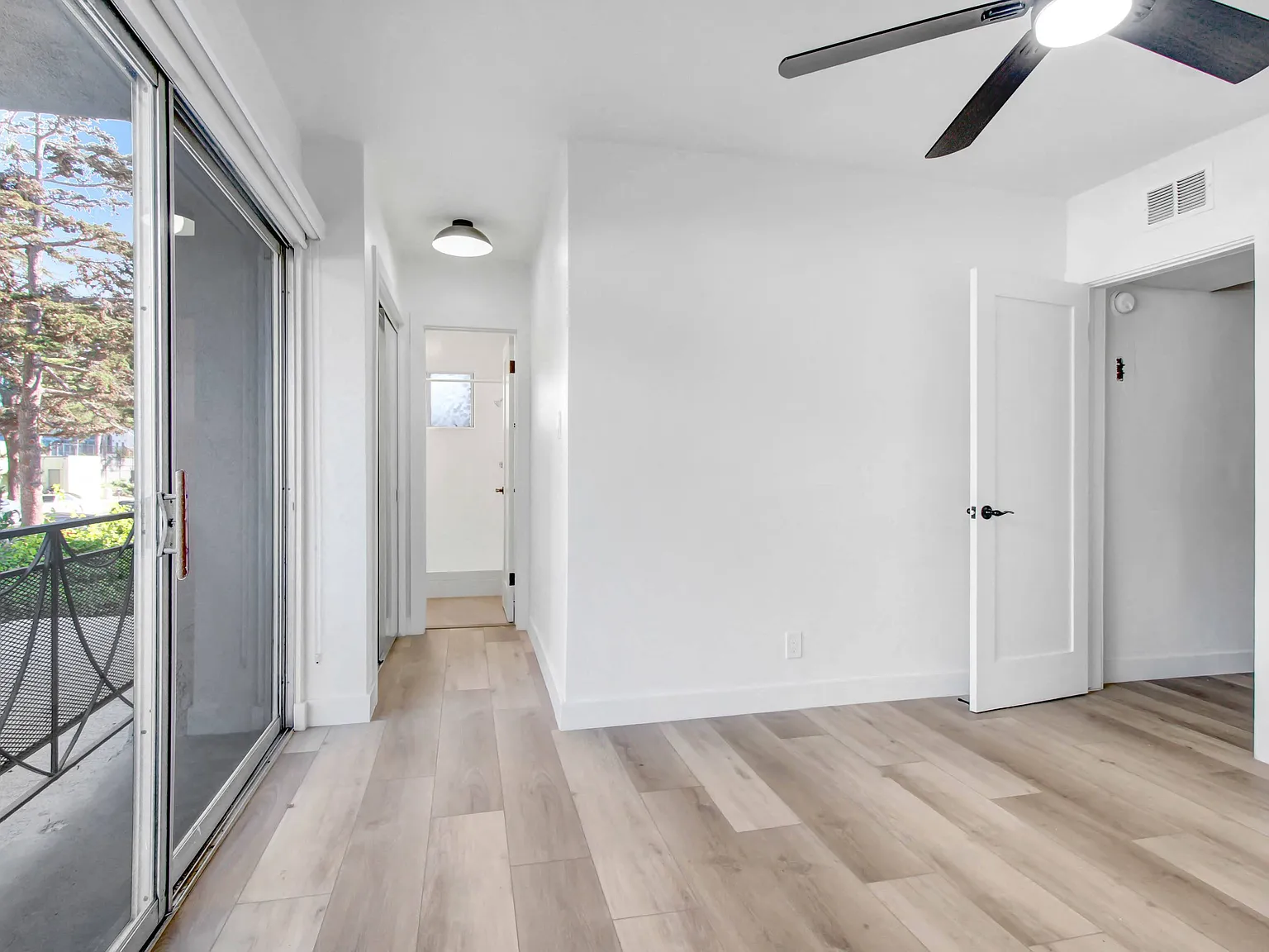 1128 7th Street — Photo 3