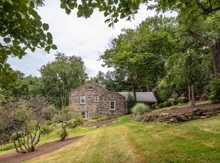 17 Standish Rd, Carnegie, PA 15106