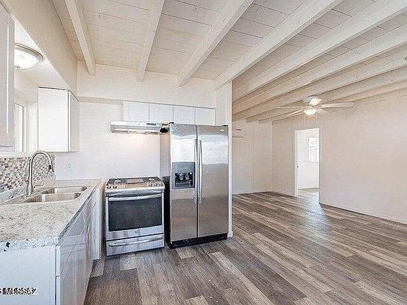3rd image of 221 E Jacinto St