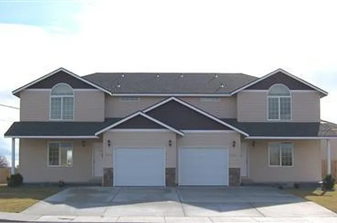 460 Laguna Dr