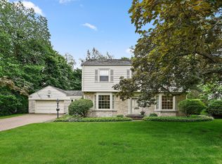 39 Briar Rd, Golf, IL 60029