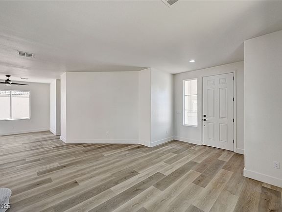 4th image of 4062 W El Campo Grande Ave