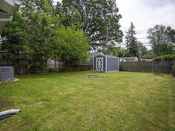 2nd image of 631 W Gardenia Ave