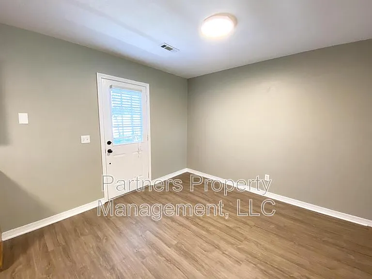 831 N 54th Ave — Photo 7