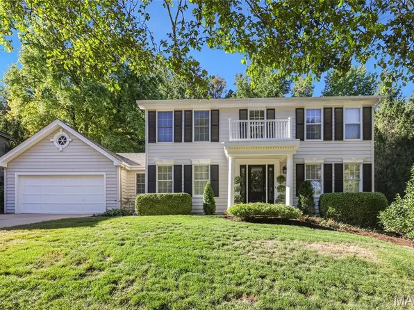 575 McBride Pointe Dr, Ballwin, MO 63011