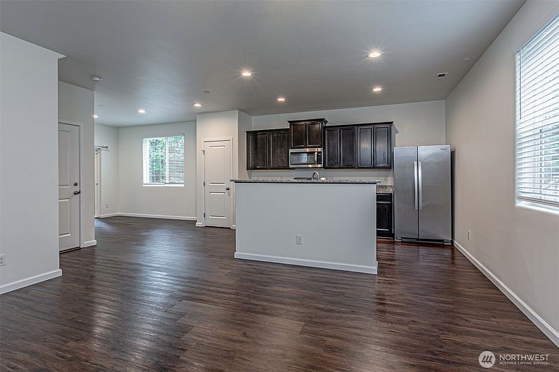 4th image of 1701 Butler Court NW