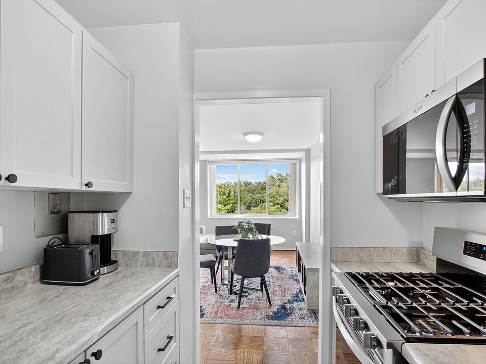 1st image of 10401 Grosvenor Pl APT 808
