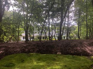 8 Woodhull Cove Ln, Setauket, NY 11733