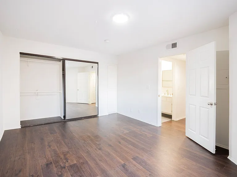 2123 Rodney Dr — Photo 25