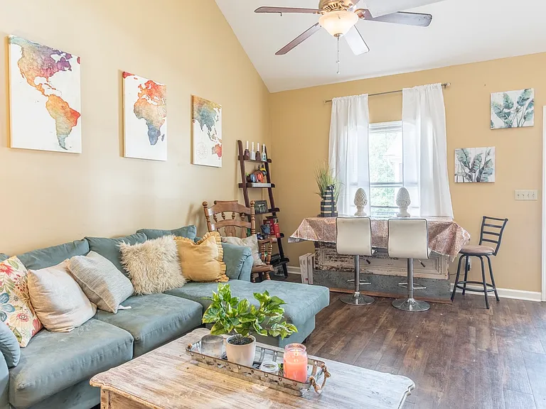 510 E Gillespie St #22D — Photo 9