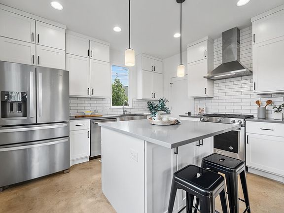 4th image of 5000 Baker St